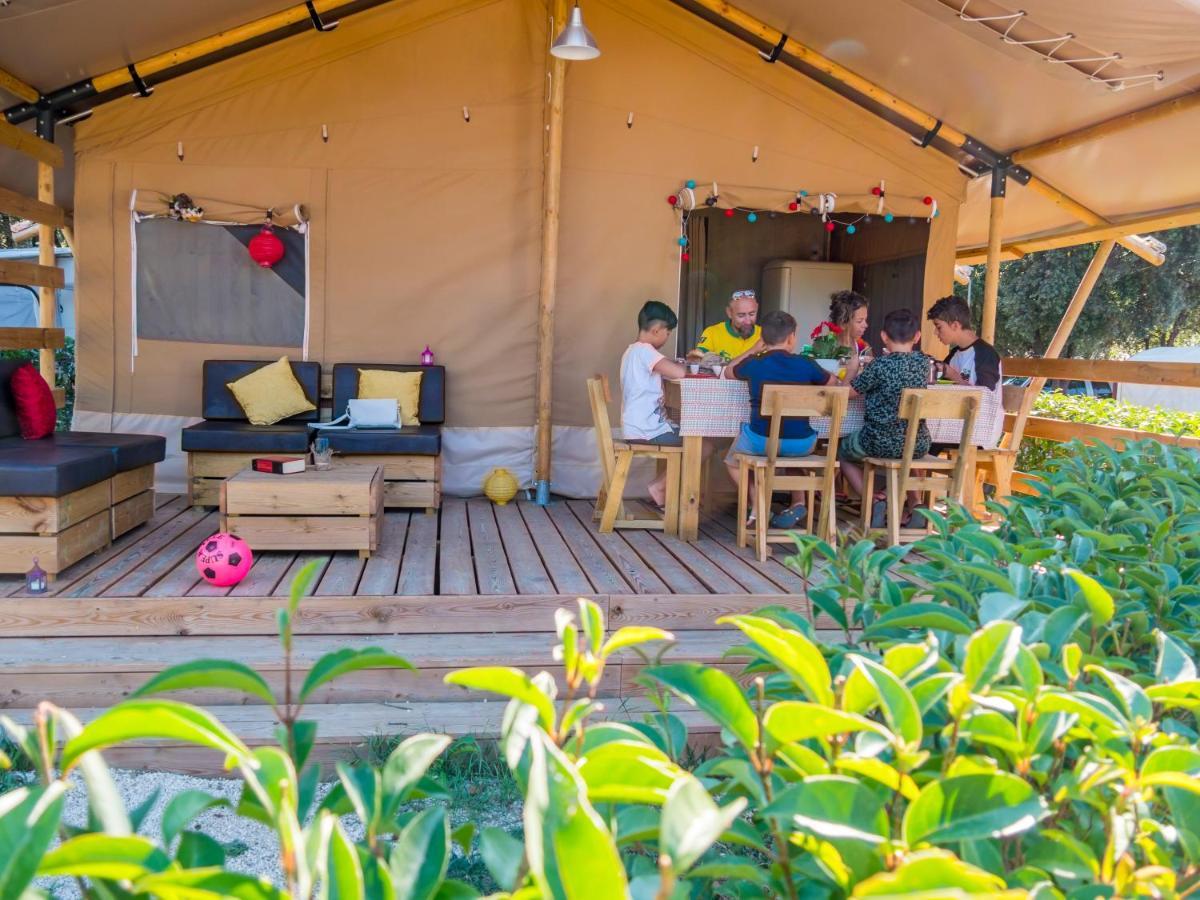 Vacanceselect Premium Lodge Polari Ровинь Экстерьер фото